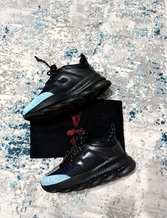Versace chain reaction