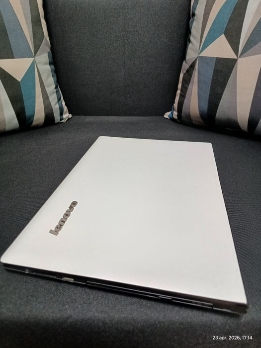 Lenovo G500s | i5-3230M 2,60 Ghz | 16.00 GB RAM | SSD Samsung  128 | NVIDIA GeForce GT 720M (2 GB) + Intel Graphics 4000 |