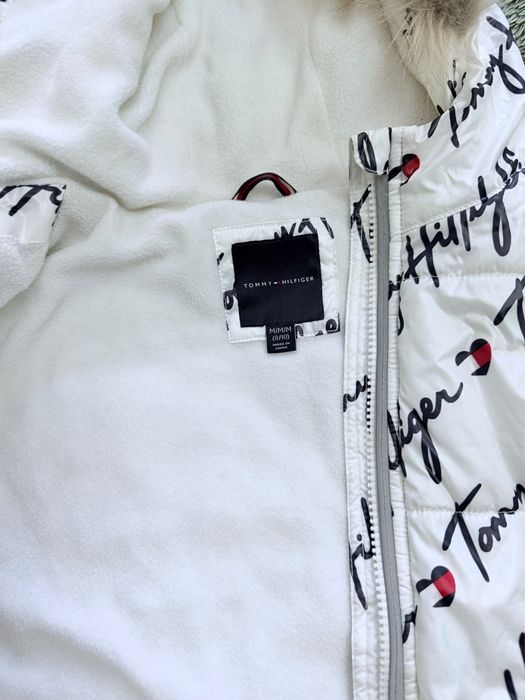 Продает зимняя куртка Tommy Hilfiger на девочку