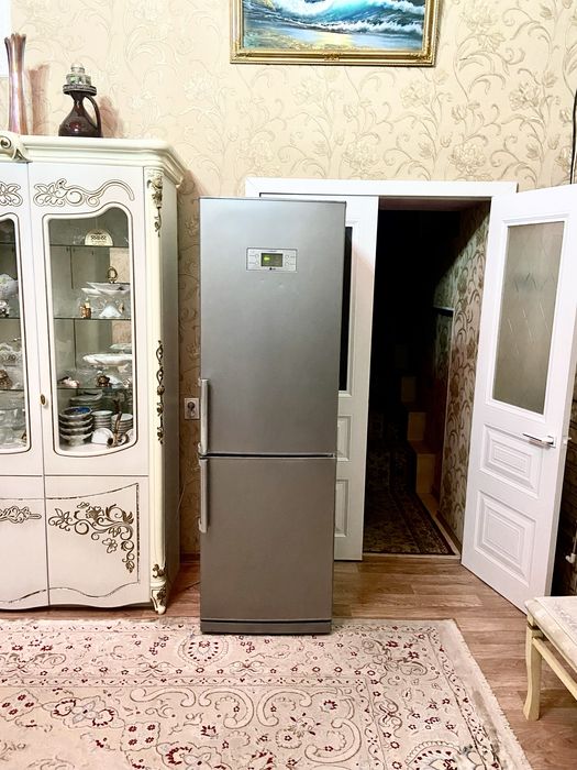 Продам Холодильник LG