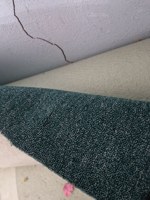 Продаётся ковролан, дорожки, газон.