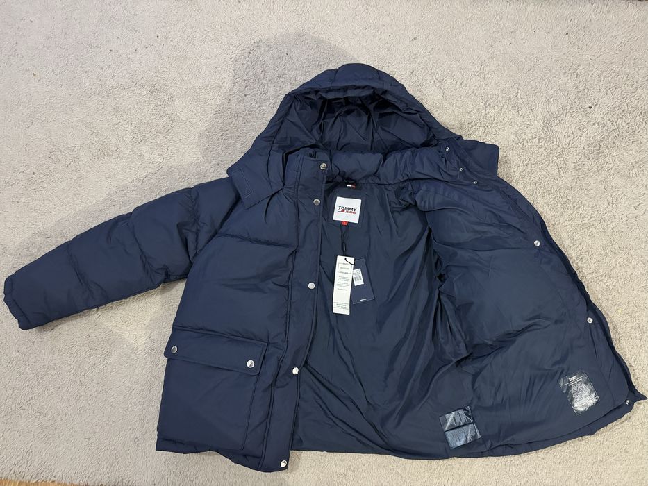 De vanzare 2 geci Tommy Hilfiger (Napapijri , Calvin Klein )