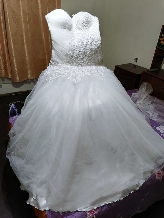 Бутикова стилна сватбена рокля