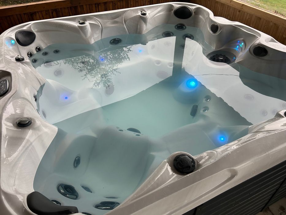 Jacuzzi 7 persoane