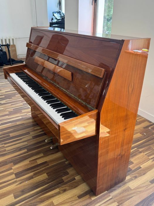 Срочно продается фортепиано. Пианино Riga. Fortepiano.