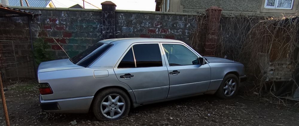 Продам Mercedes 124