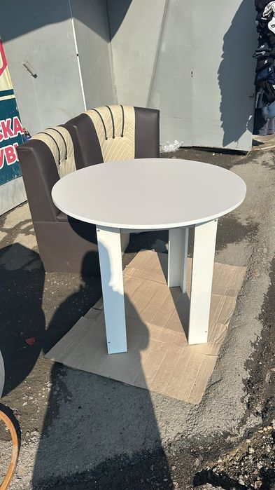 Продам стол и стулья тумба стол и т.д