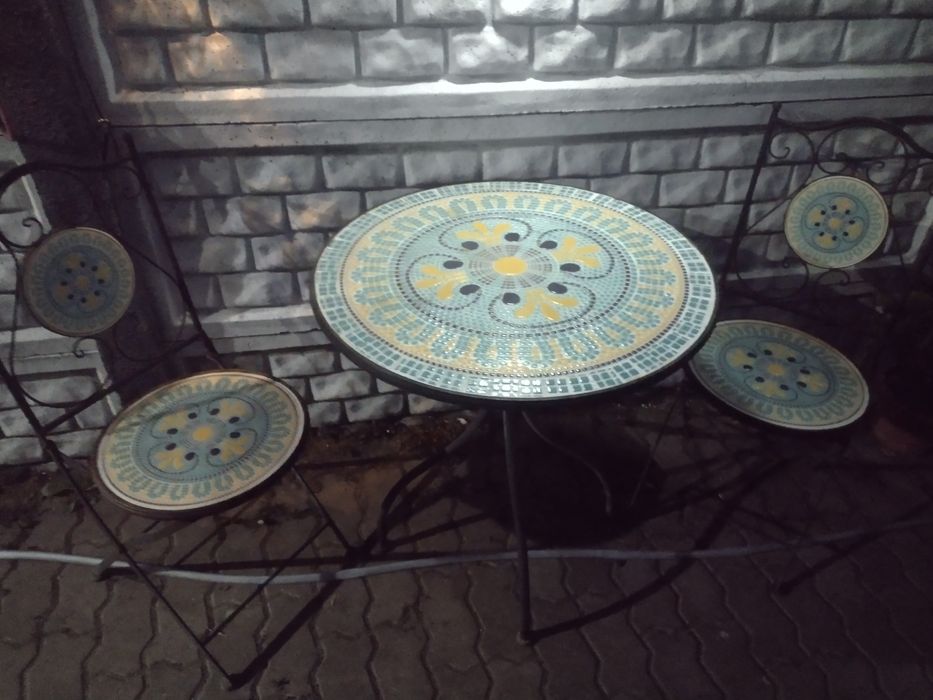 Vand set masuta cu 2 scaune din metal cu  ceramica mozaic