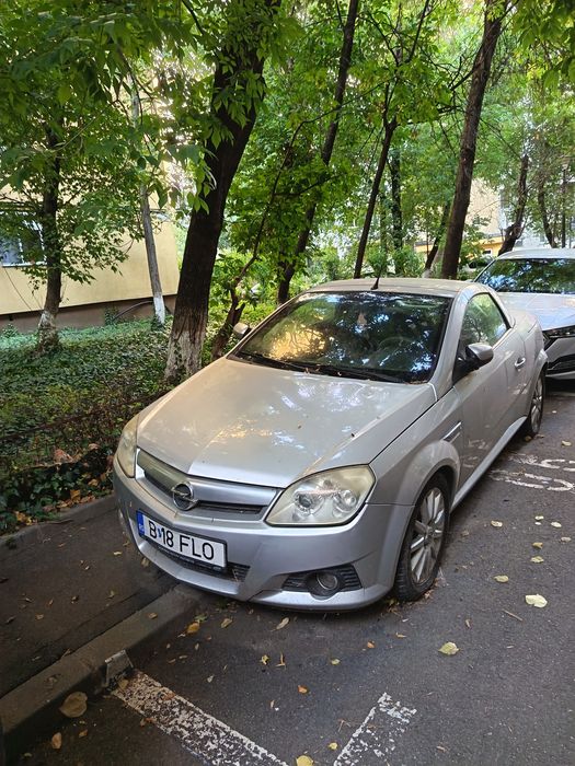 Vând Opel Tigra,  1.4 benzina, decapotabilă.