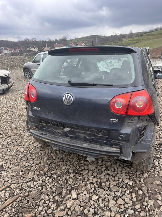 Dezmembrez Volkswagen Golf 5