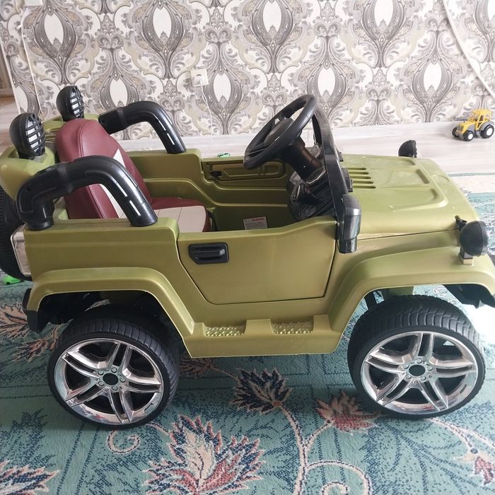 Срочно Продам детский электромобиль