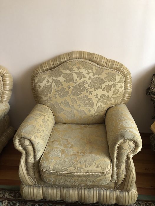 Диван и два кресла