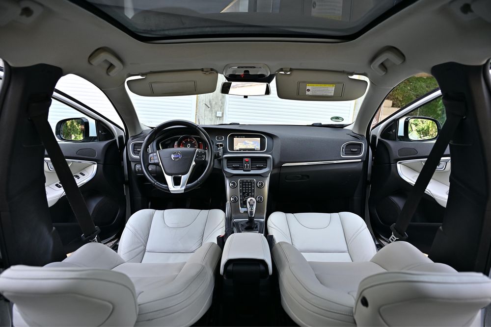 Volvo V40 - D2 - 2013 - Panoramic/Xenon/Keyless