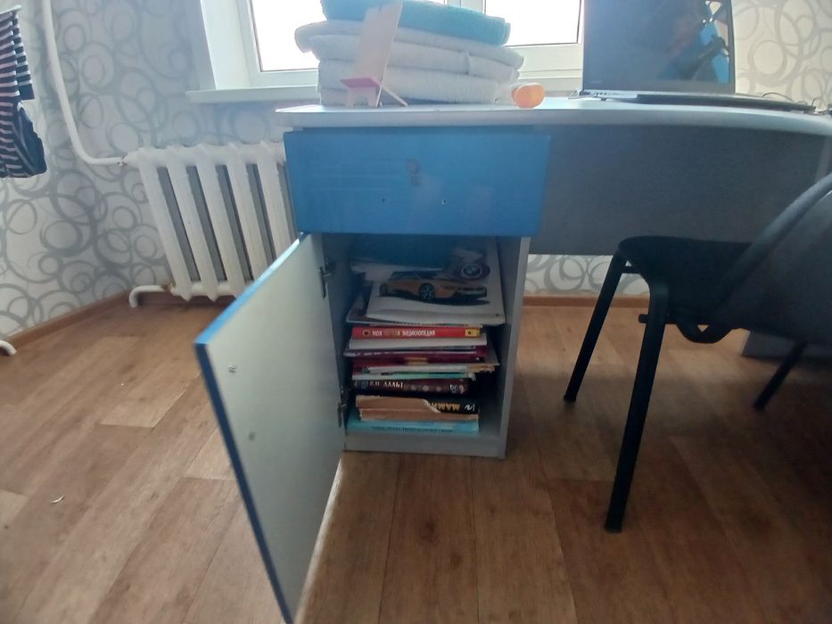 Продам шкаф со столом
