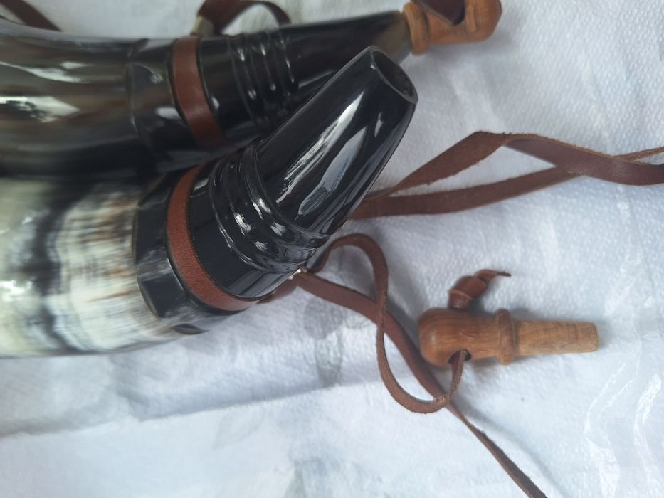 Барутница от естествен рог на бик