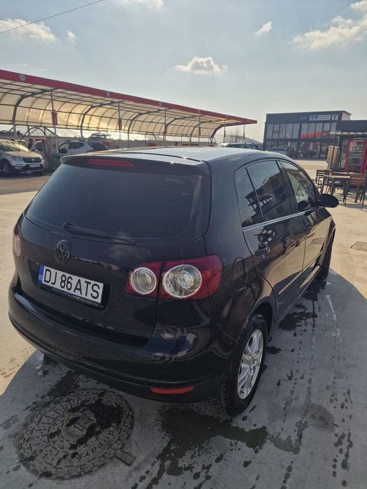 Vând Golf 5 plus din 2006 motor 1.9  130 cp