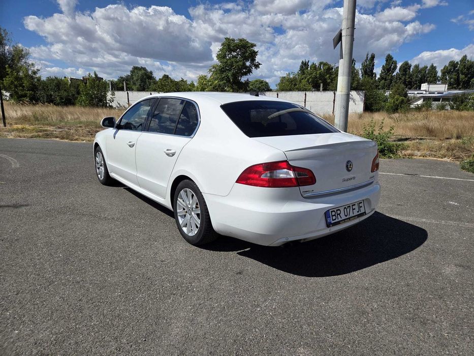 SKODA Superb 2012 — imagine 4