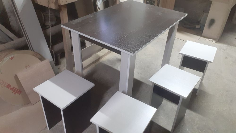 Стол кухонный новый