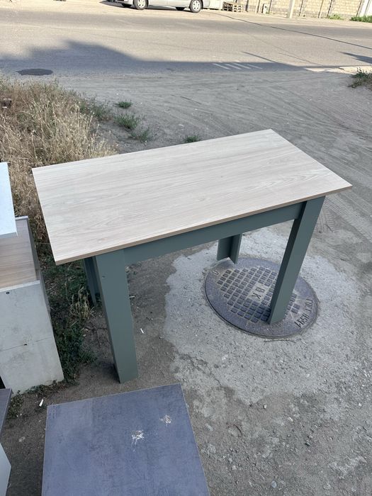 Стол для кухни.