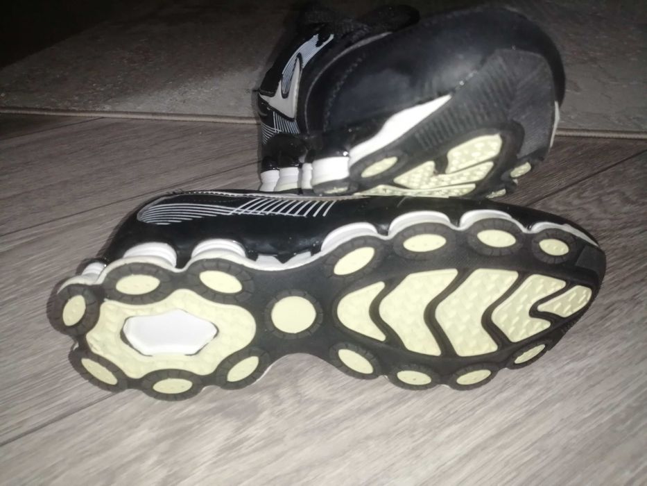 Срочно продам кроссовки