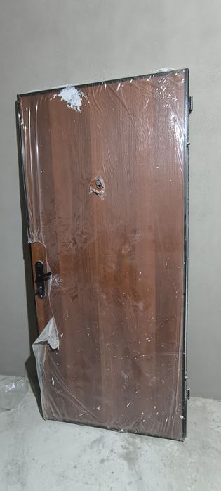 Дверь от застройщика