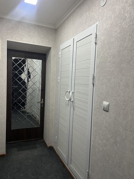 Прадается квартира 3 хонали 4 хона килинган