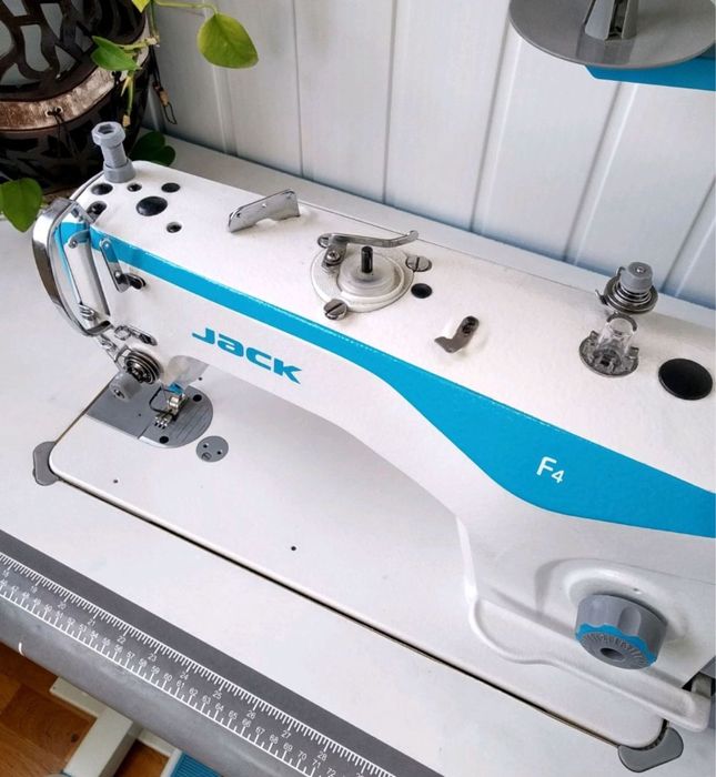 Швейная машинка новая