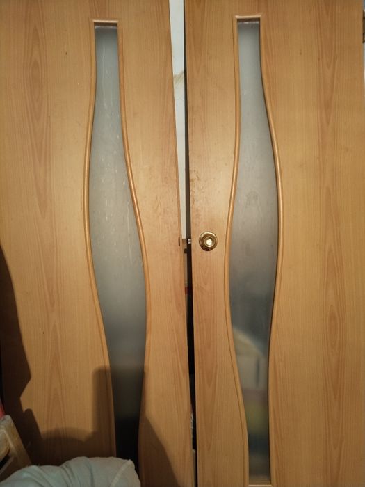 Продам межкомнатные двери.