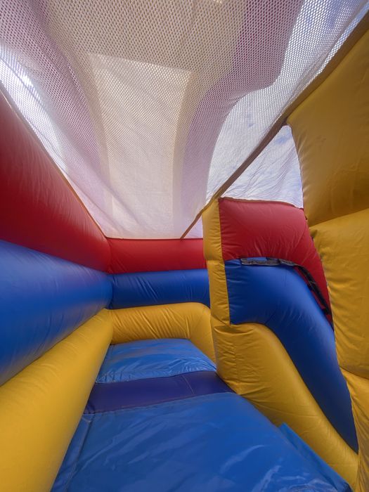 Topogan gonflabil mare de inchiriat la copii pentru evenimente