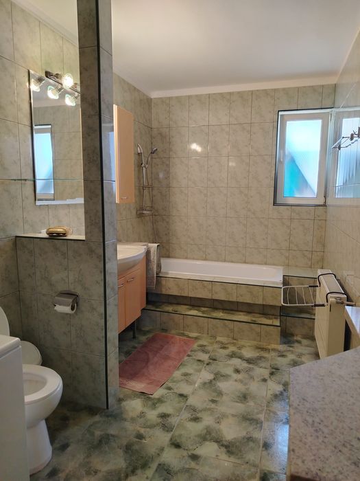 Închiriez etaj vila