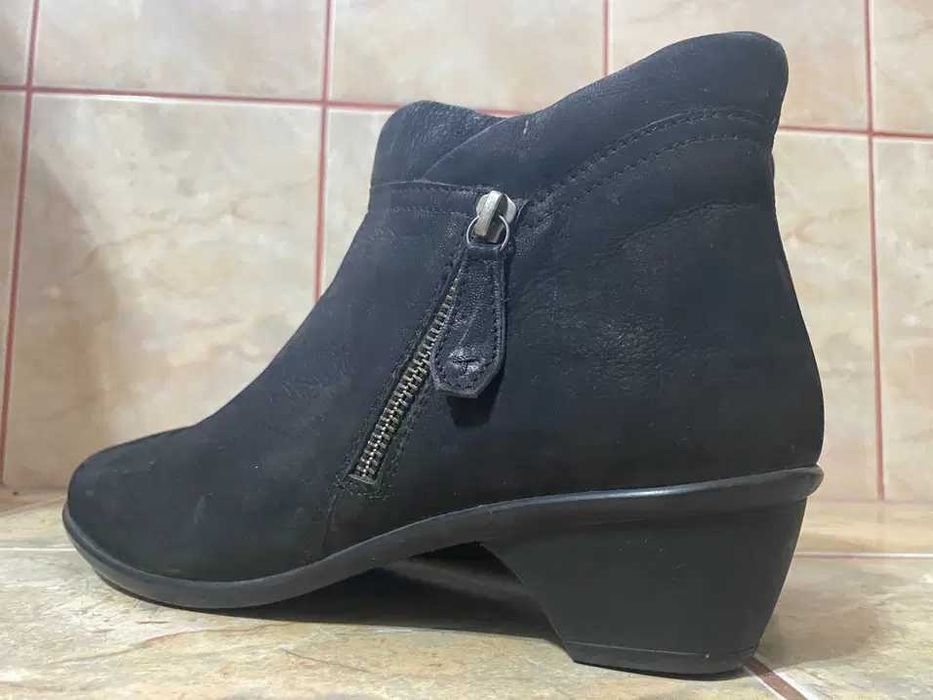 Ghete negru, piele intoarsa, marime 41, nou, toc 4,5cm