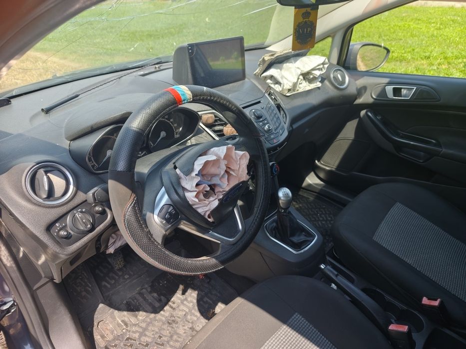 Fond fiesta avariat