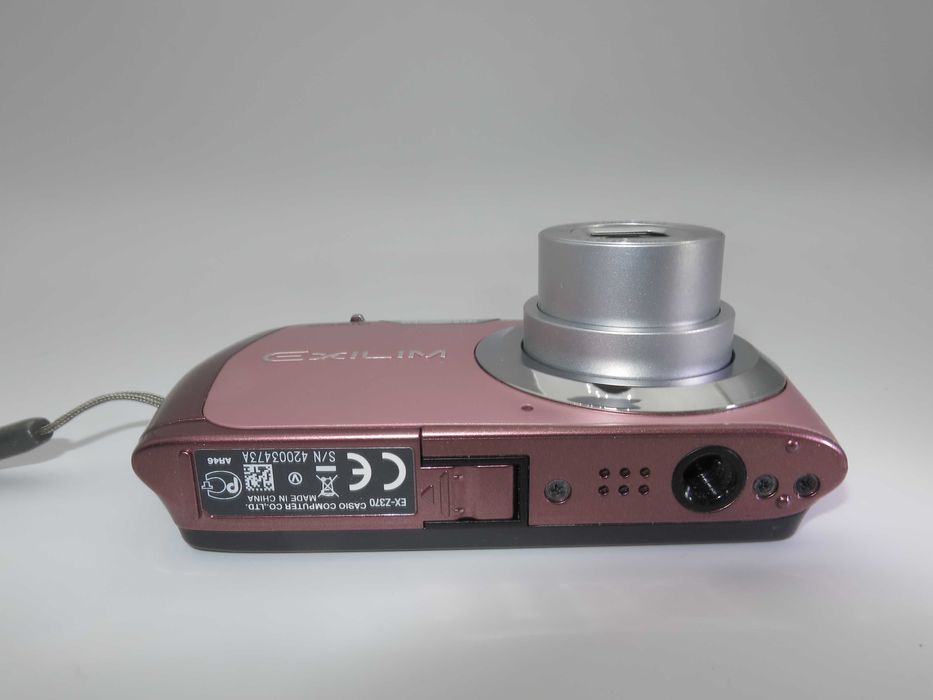 Casio EX X370 улта компактен цифров фотапарат, дигитална камера розов цвят, като НОВА, пълен комплект, тествана и работи отлично!