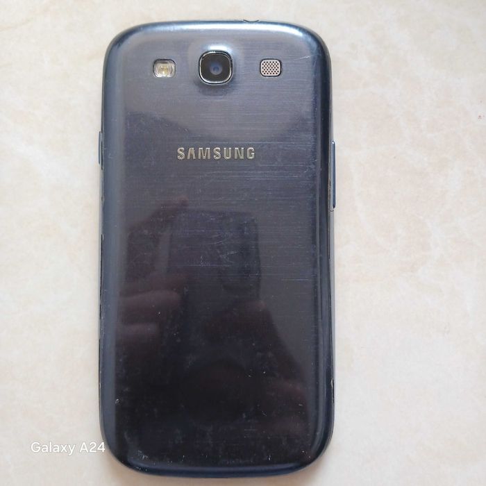 Iphone 5s va samsung s3 sotiladi