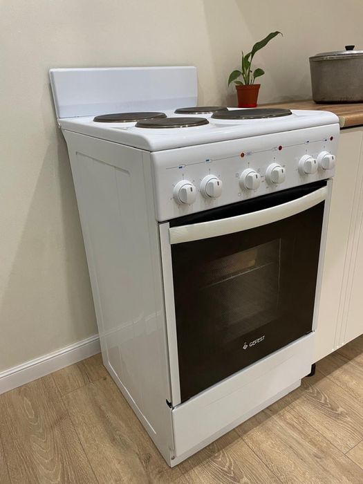 Кухонная плита с духовкой