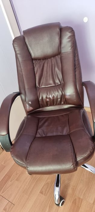 Кожен  офис стол