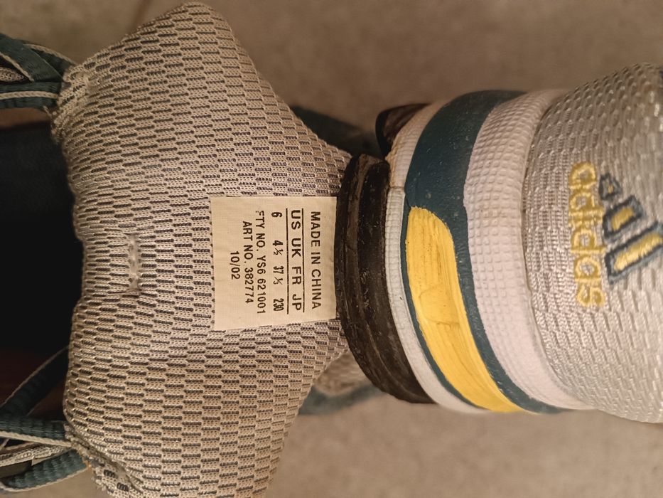 Adidas Torsion Response