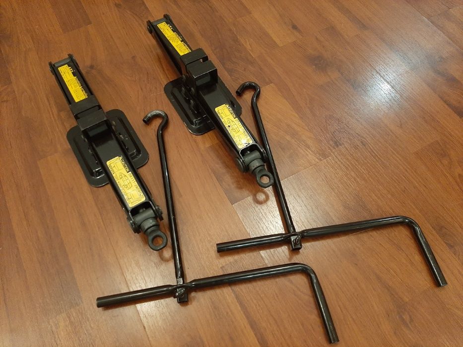 Продам родной домкрат Estima Lucida Previa