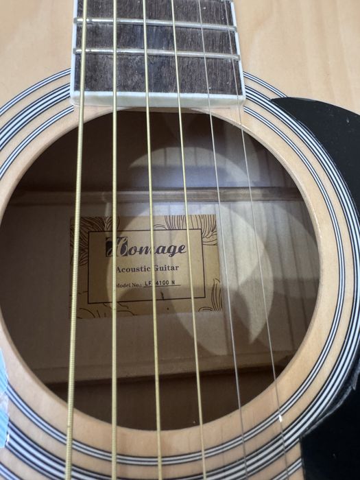 Акустическая гитара