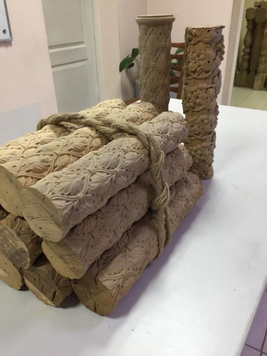 Продам столбы, шишки на лестницы , новые