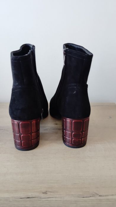 Елегантни черни боти Тенденз