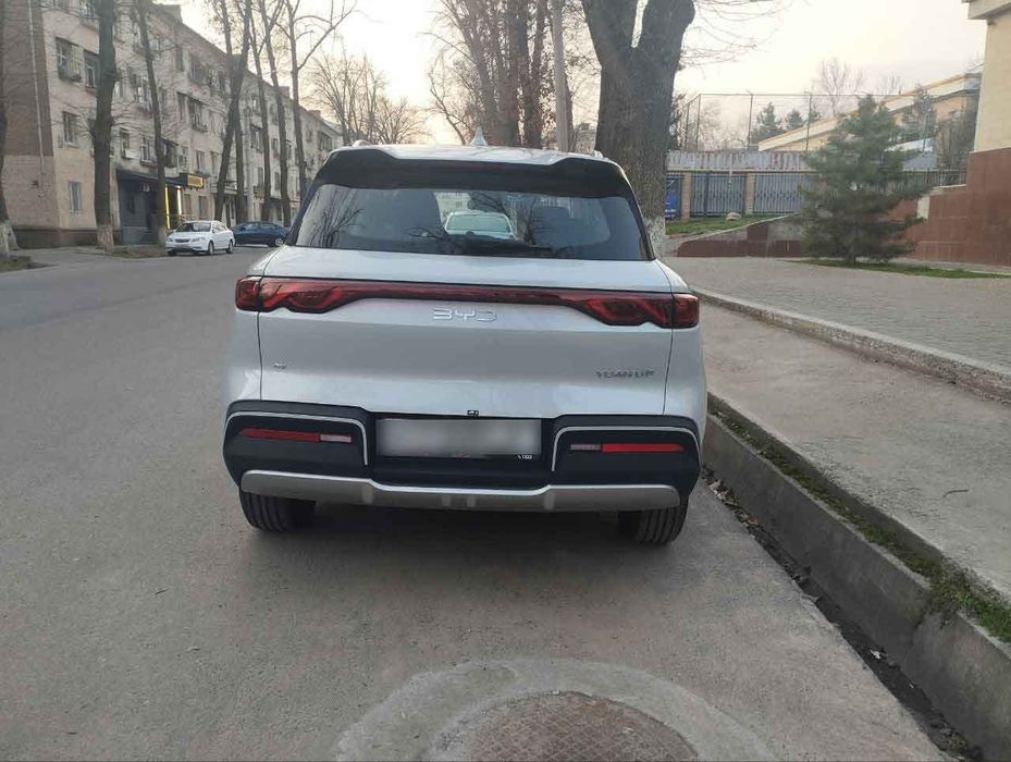 Продам свой BYD Yuan Up. Официальный. 7.100 км пробег. Отл. состояние