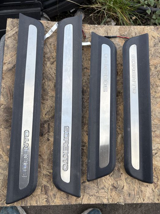 Лайсни на праговете за KIA SORENTO 2018год.