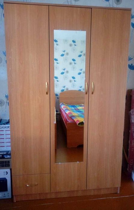 Шкаф для одежды в хорошем состоянии