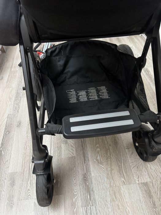 Продам детскую коляску Joie