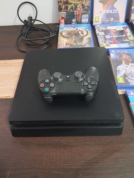 PlayStation 4 Slim + 9 jocuri – 670 lei