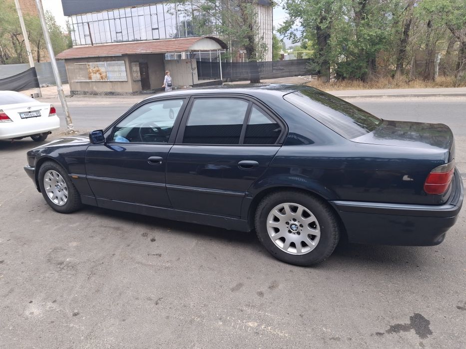 Продам машину 2.8 бмв