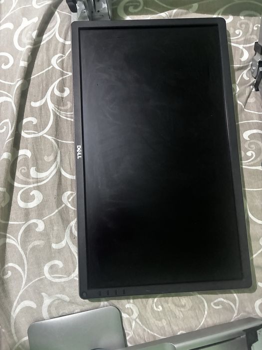 Два монитора със стойка Dell P2414Hb