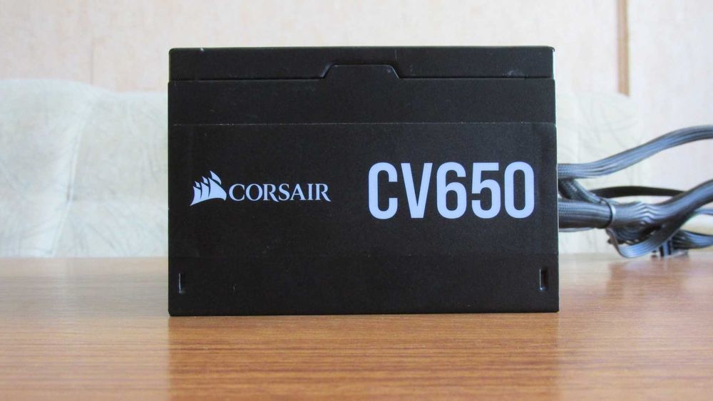 650 вата Corsair захранване за компютър
