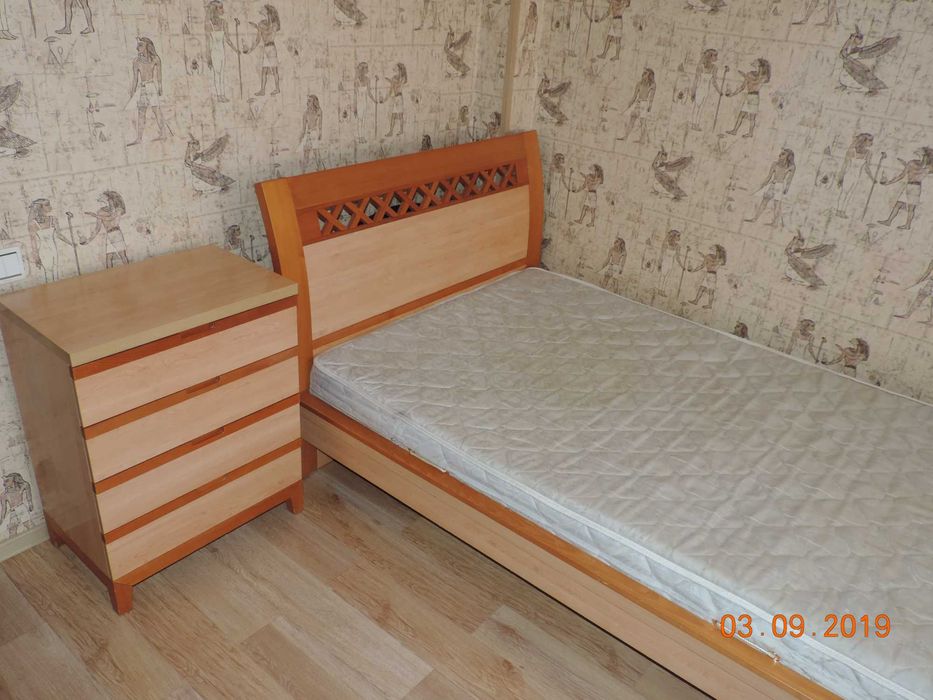 Продам добротный гарнитур  Торг.